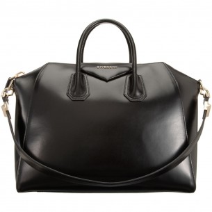 Givenchy large size Antigona bag in black nappa leather, as worn by Rihanna Givenchy large size Antigona bag in black nappa leather, as worn by Rihanna