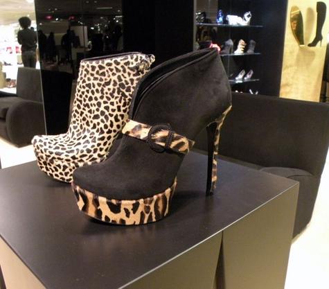 The new new ladies shoe department at Galeries Lafayette is billed as the largest in the world! The new new ladies shoe department at Galeries Lafayette is billed as the largest in the world!