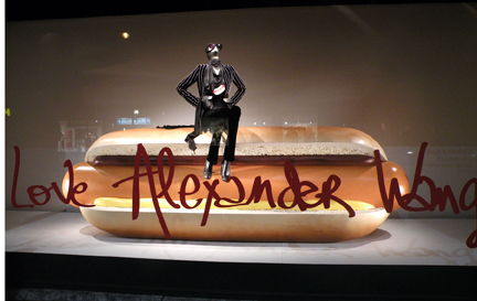 Alexander Wang and a NY hotdog Alexander Wang and a NY hotdog