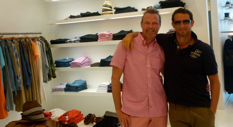Brad & Rob sharing some retail therapy in the Hamptons Brad & Rob sharing some retail therapy in the Hamptons