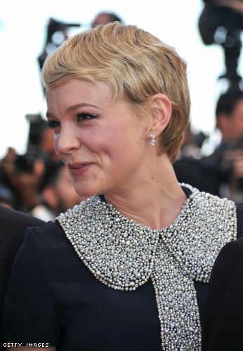 Carey Mulligan dressed in Prada at the  "Wall Street: Money Never Sleeps" Premierehas fantabulous smoky eyes