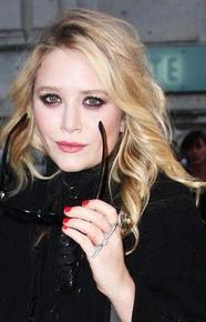 How to get those smokey eyes like Mary-Kate Olsen How to get those smokey eyes like Mary-Kate Olsen