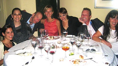Dinner with the brunettes: Julie Anne second from left, Sharon to the left of me and Lauren far right