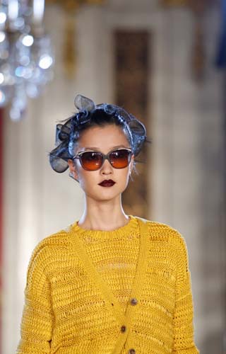 Seberg: An updated cat-eye, slightly rounded with metal brow detail.