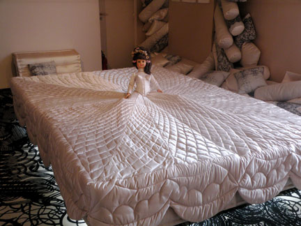 Insane & fab doll pops up in the middle of the bed Insane & fab doll pops up in the middle of the bed